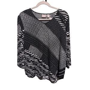 Chico's Black White Asymmetrical V-Neck Geometric Blouse Women's Sz 2 (Large/12)
